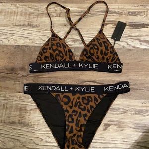 Kendall and Kylie bikini